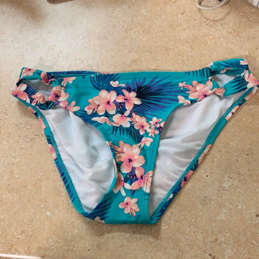 NWT Medium Green Floral Bikini Bottoms